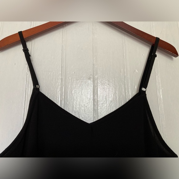 Torrid swing cami in black crepe, v-neck, adjustable straps, size 0. - Picture 7 of 8
